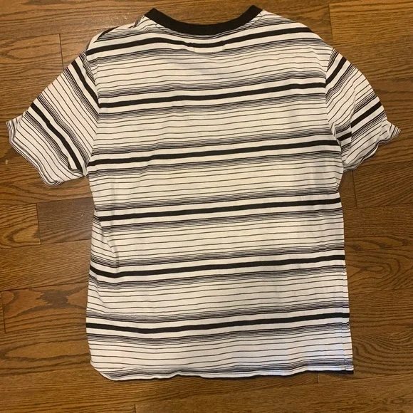 Guess t-shirt - Picture 2 of 3